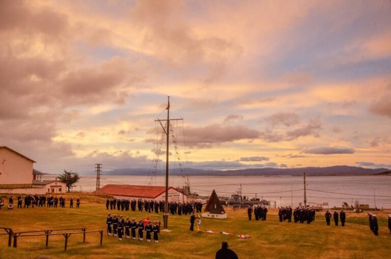 Aniversario de la Armada Argentina: “Fue un honor poder transmitirles el saludo en nombre del intendente Vuoto”