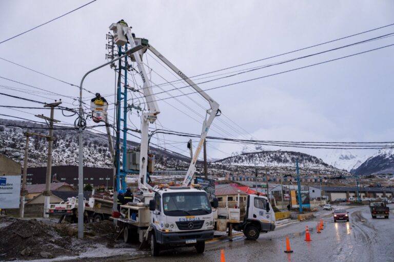 El personal de la DPE trabaja intensamente para restablecer el servicio eléctrico en Ushuaia