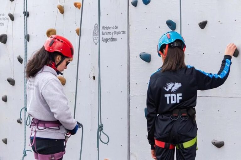 Comienzan los Juegos Urbanos Fueguinos con la disciplina de escalada en el Club Andino Ushuaia